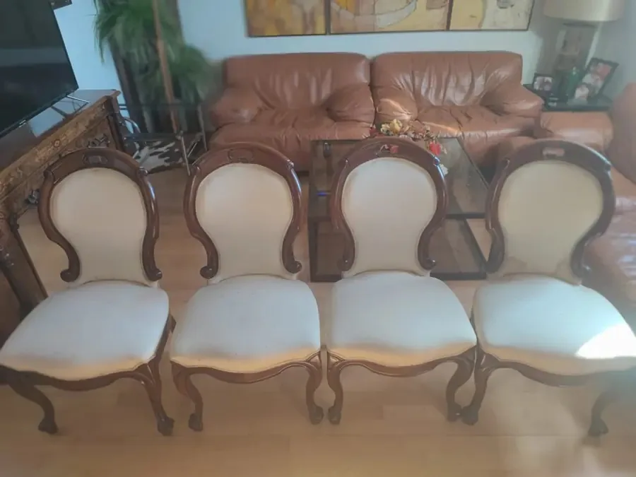 Sillas clásicas de comedor tapizadas en Pamplona, Navarra